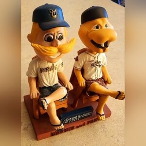 Bernie & Fang Time Warner Cable 2010 Dual Bobbleheads Mascotts On Beach Chairs.